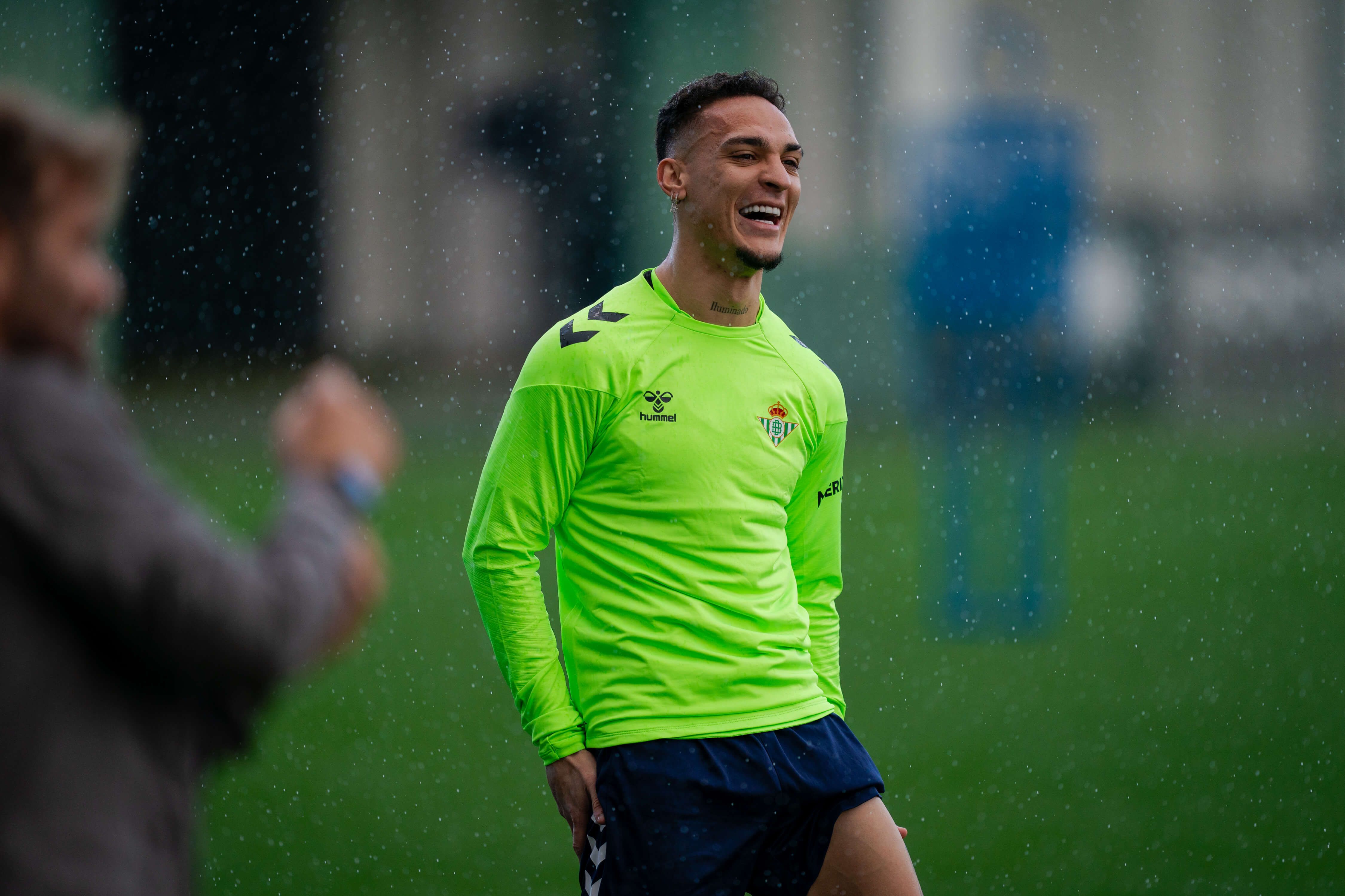 Antony, en su primer entrenamiento con el Betis