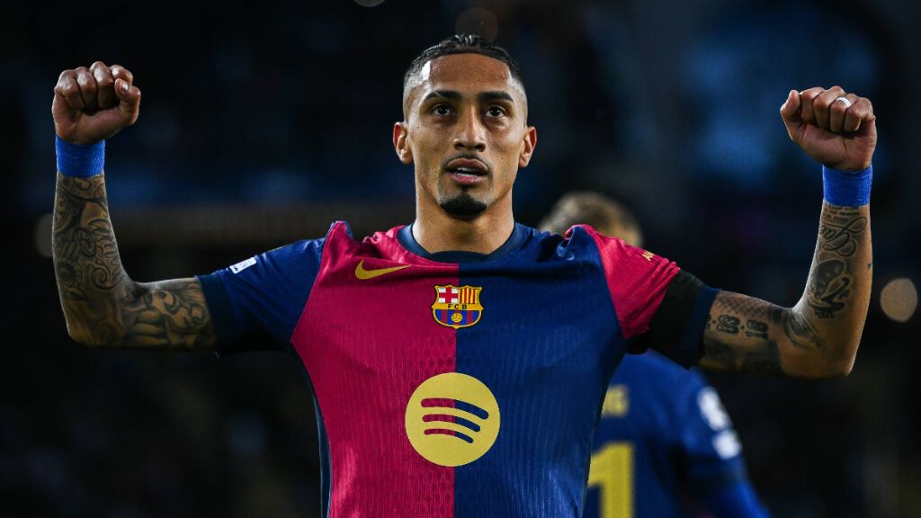  Raphinha celebra un gol en la Champions League (Cordon Press)