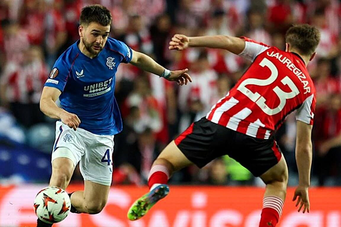 Nicolás Raskin y Mikel Jauregizar, en el partido Rangers FC-Athletic Club de Europa League disputado en Ibrox.