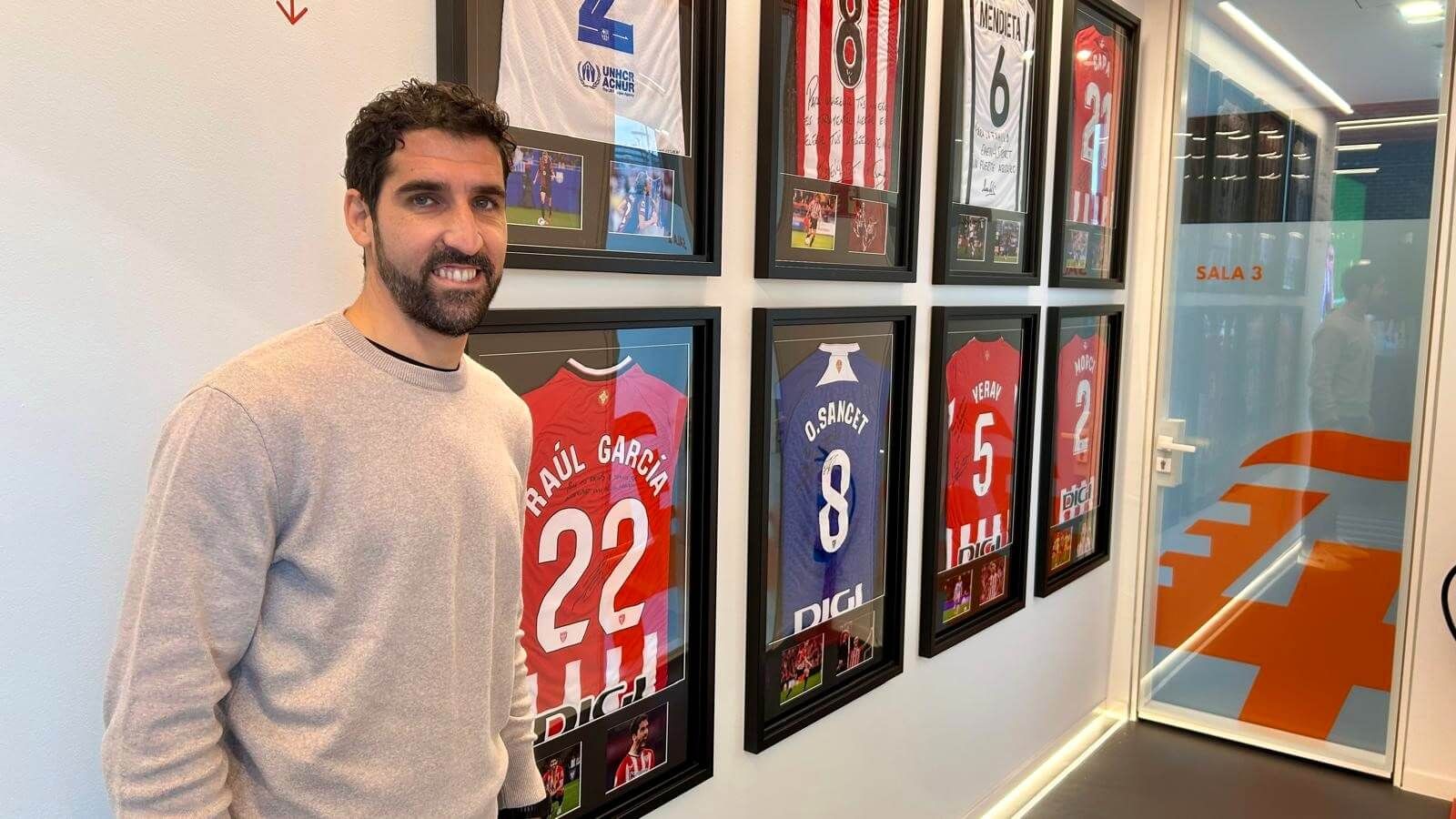 El exjugador del Athletic Club Raúl García, en el Centro Emen4sport.