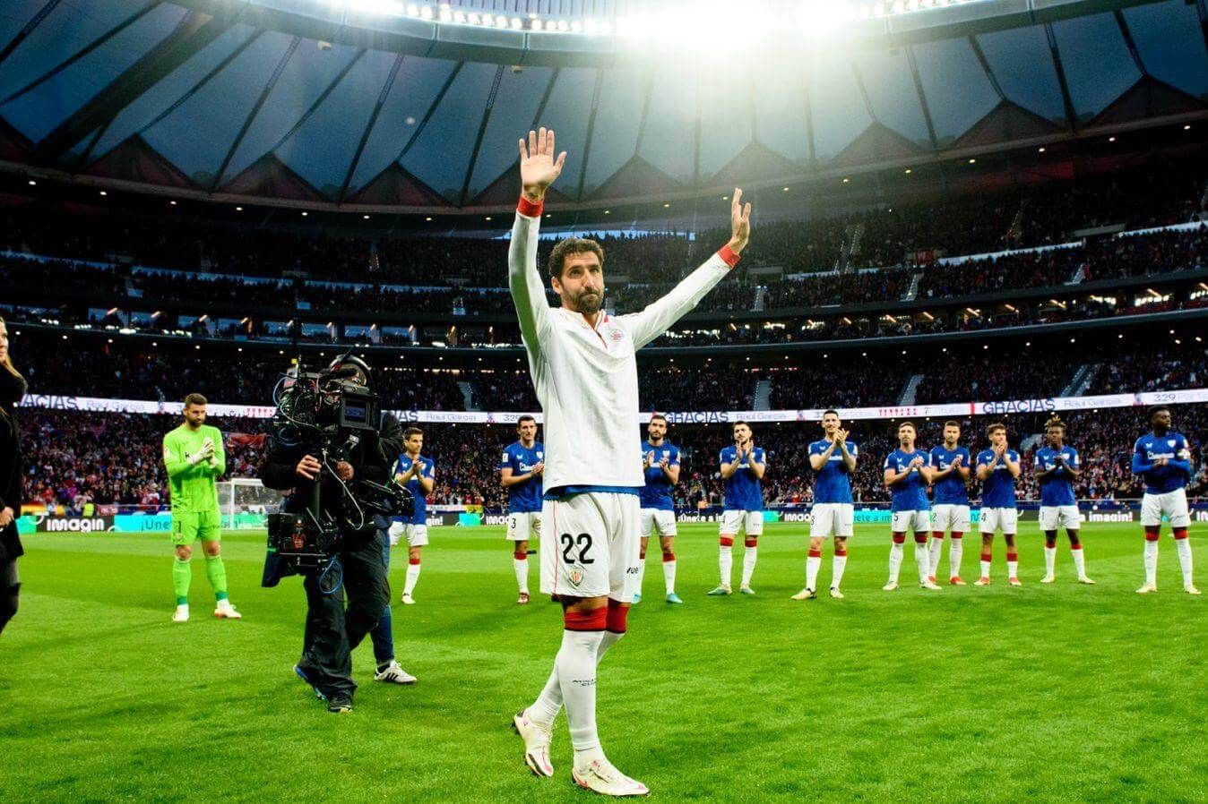  Raúl García, homenajeado ante el Atlético de Madrid en el Metropolitano.