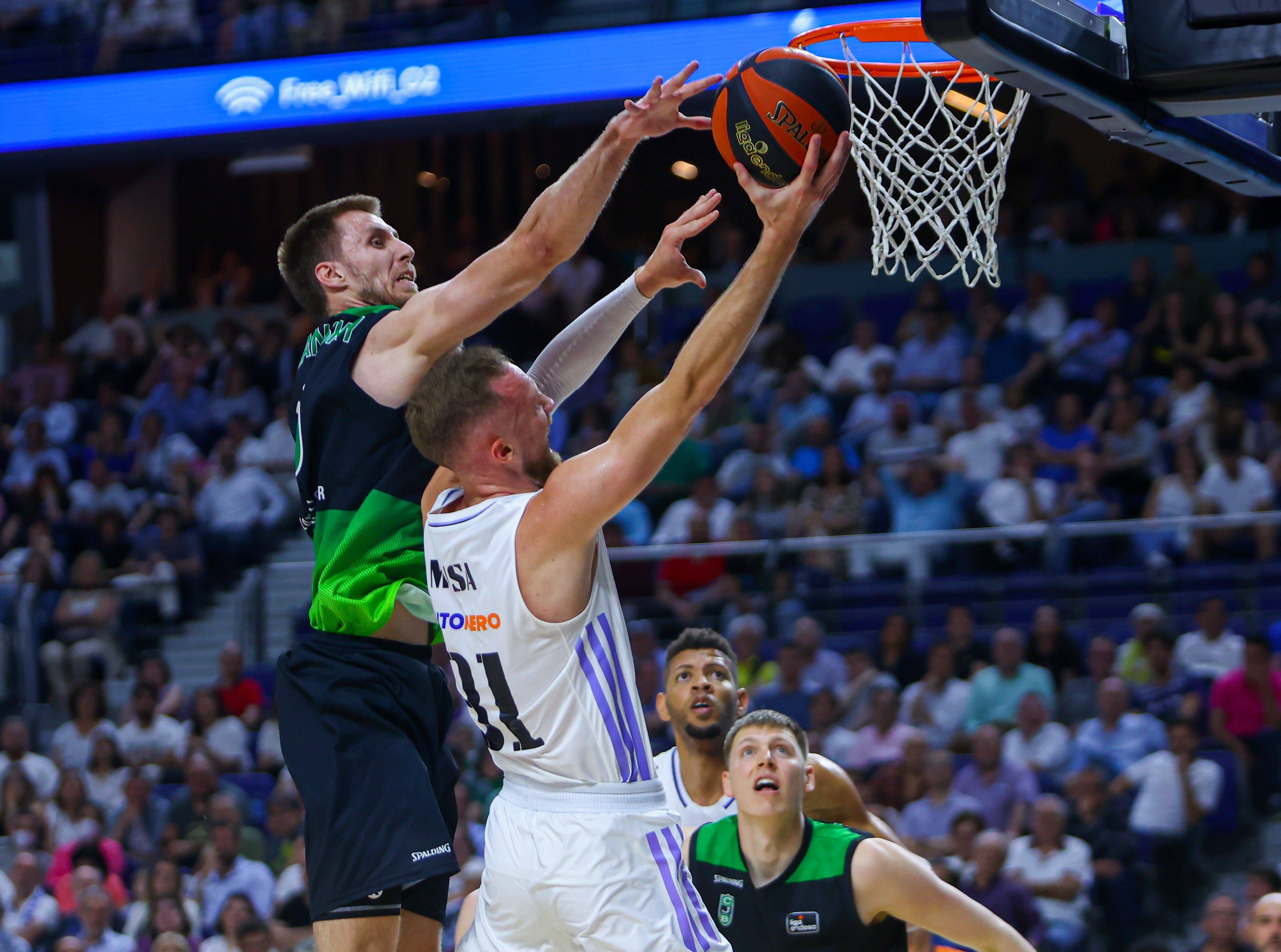  Real Madrid vs Juventut en la ACB.jpg