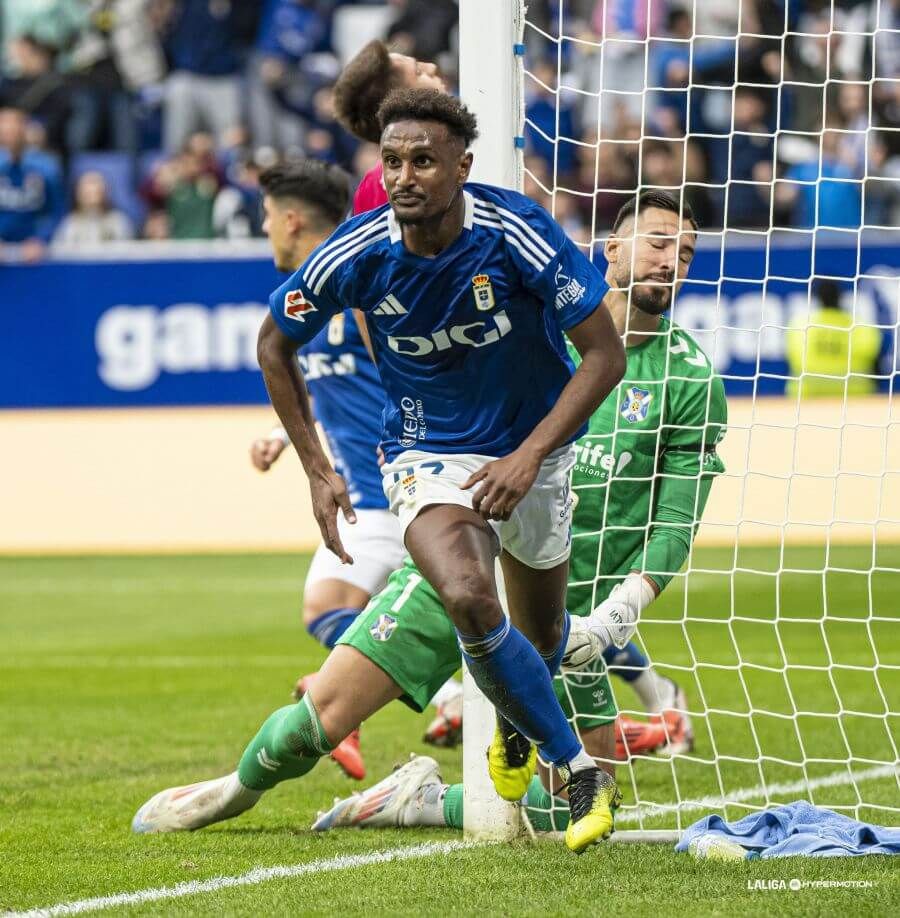  Hassan celebra su gol en el Real Oviedo-Tenerife.