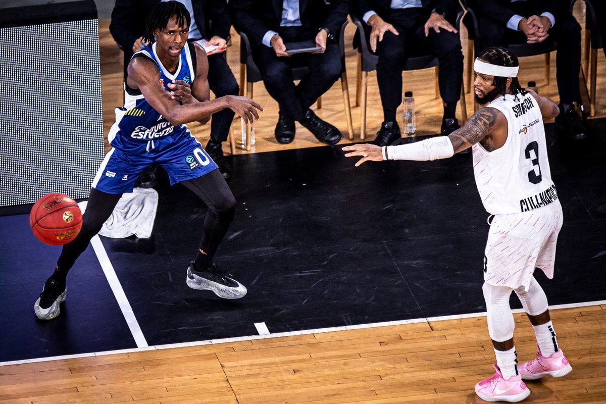 Remontada y victoria en Rumanía del Valencia Basket (96-105)