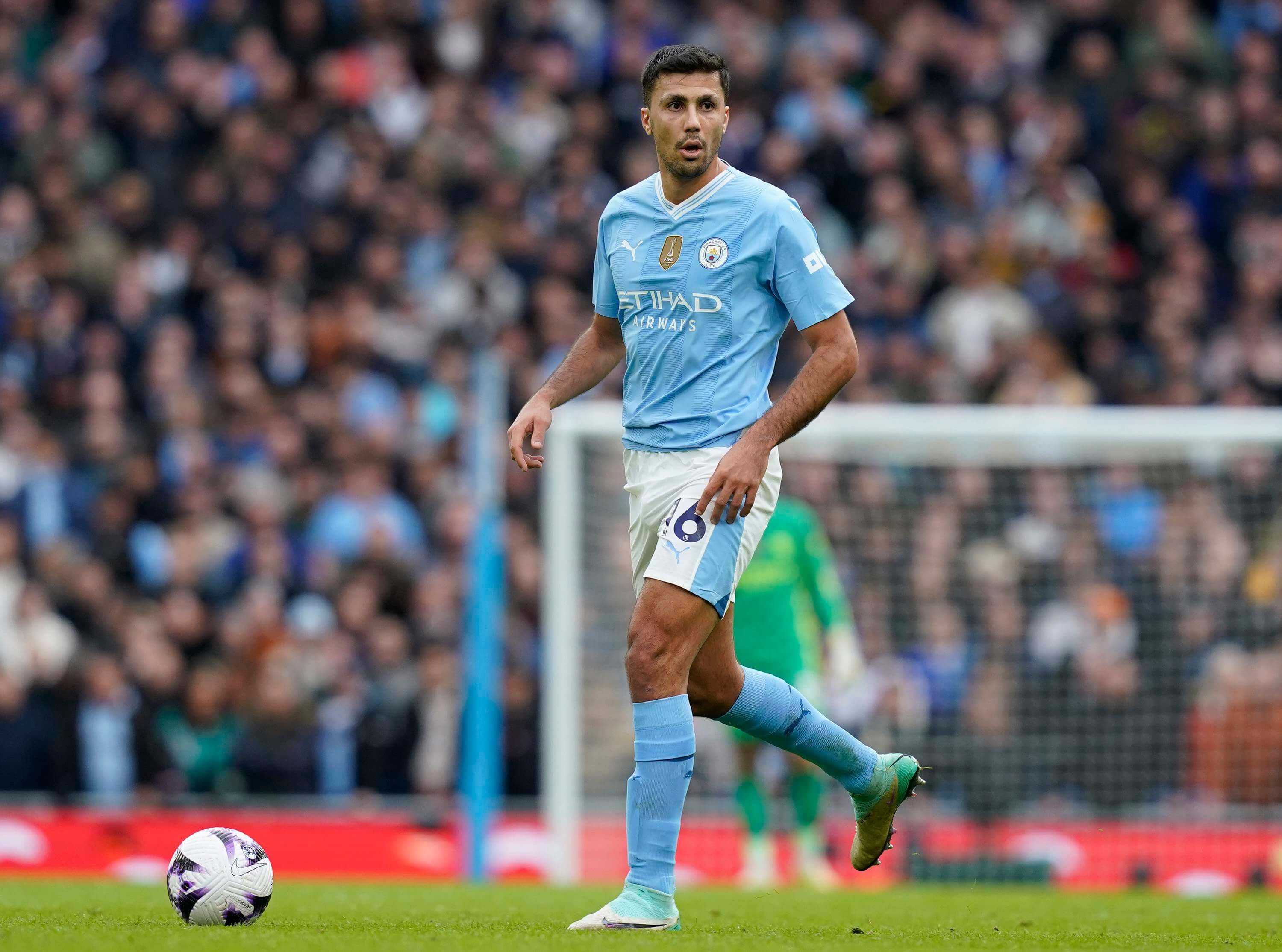 Rodri Hernández durante el partido ante el Manchester United. (Fuente: Cordon Press)