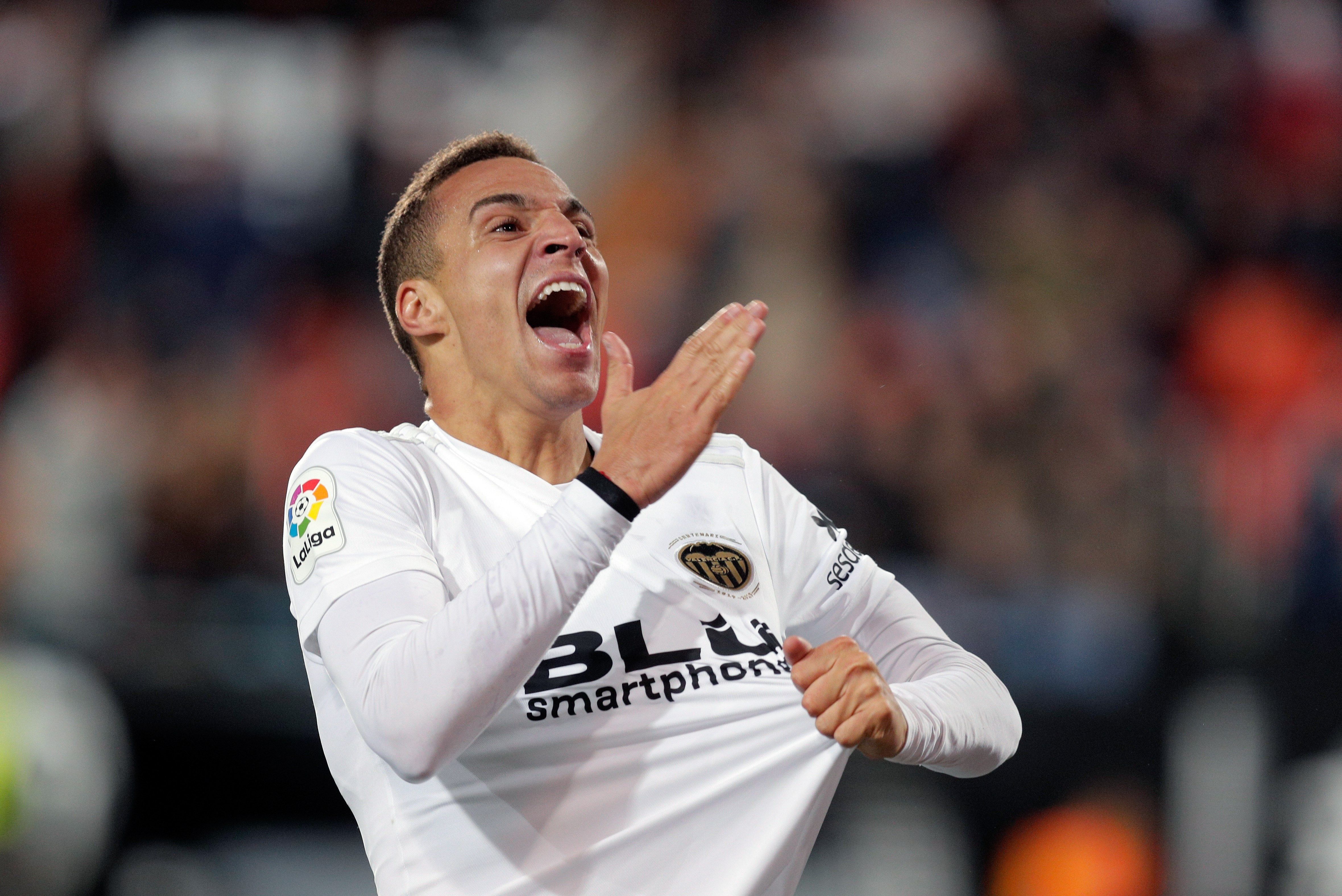  Rodrigo celebra su hat-trick ante el Getafe, el "Tocó en Hugo Duro"