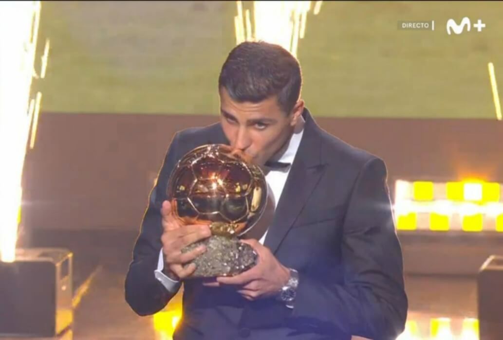  Rodrigo Hernández, con el Balón de Oro, fue merecido vencedor para Manu Carreño (foto: captura Movistar +).