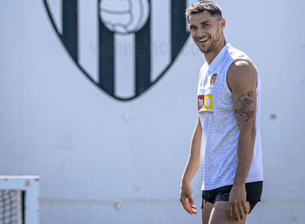  Roman Yaremchuk, ante su último partido con el Valencia CF.