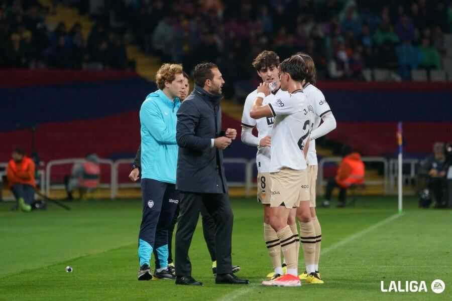  Rubén Baraja, ante el FC Barcelona.