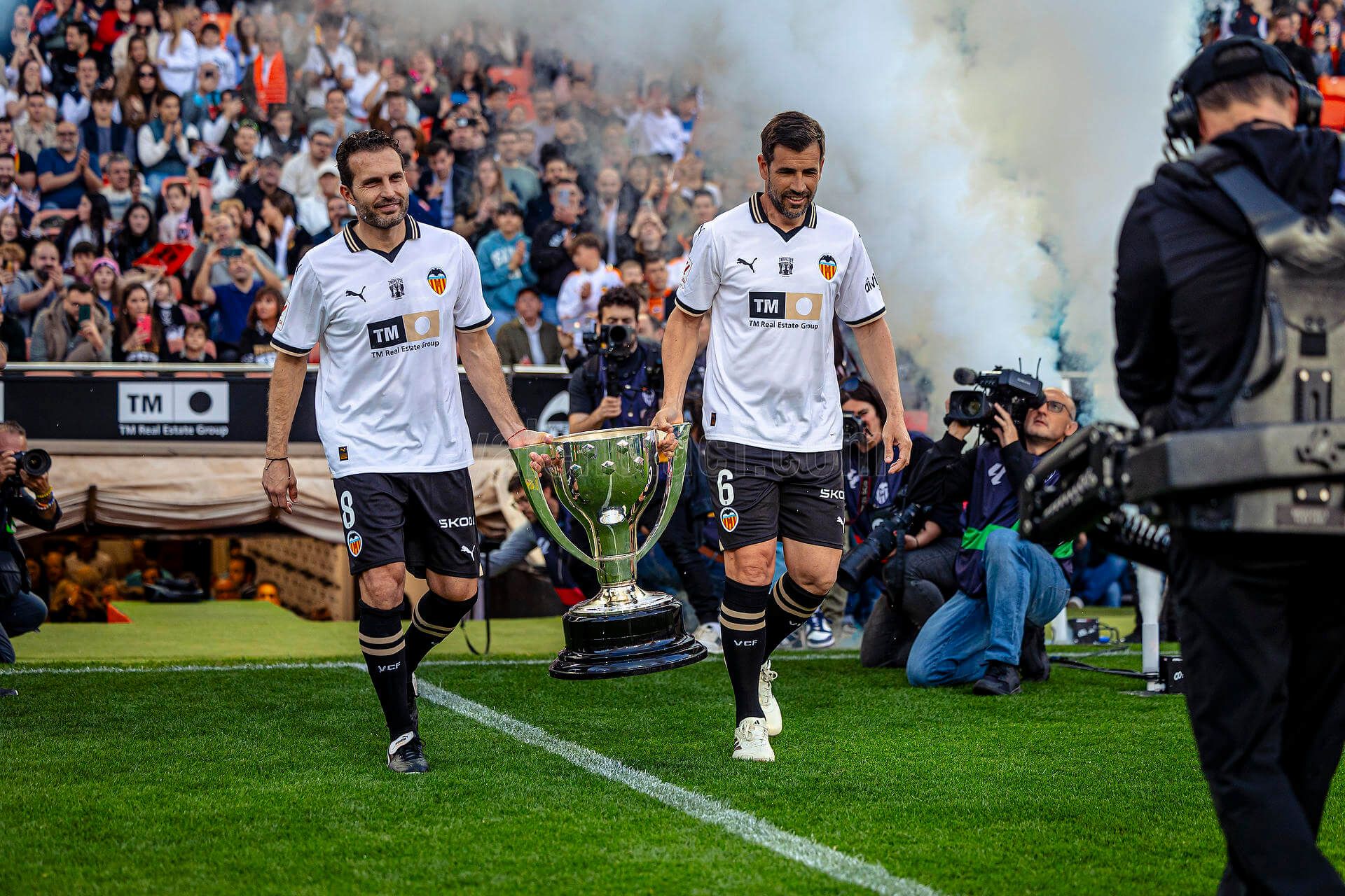  Rubén Baraja y David Albelda, con el título de la Liga.