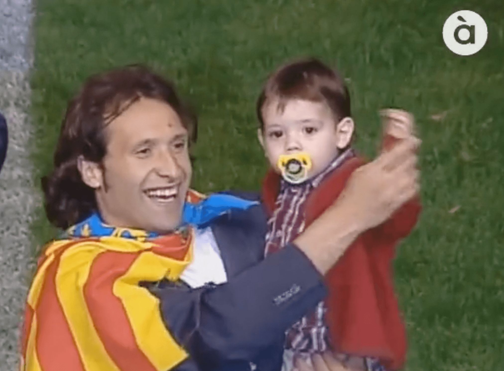  Rufete lleva en brazos a Fran Pérez