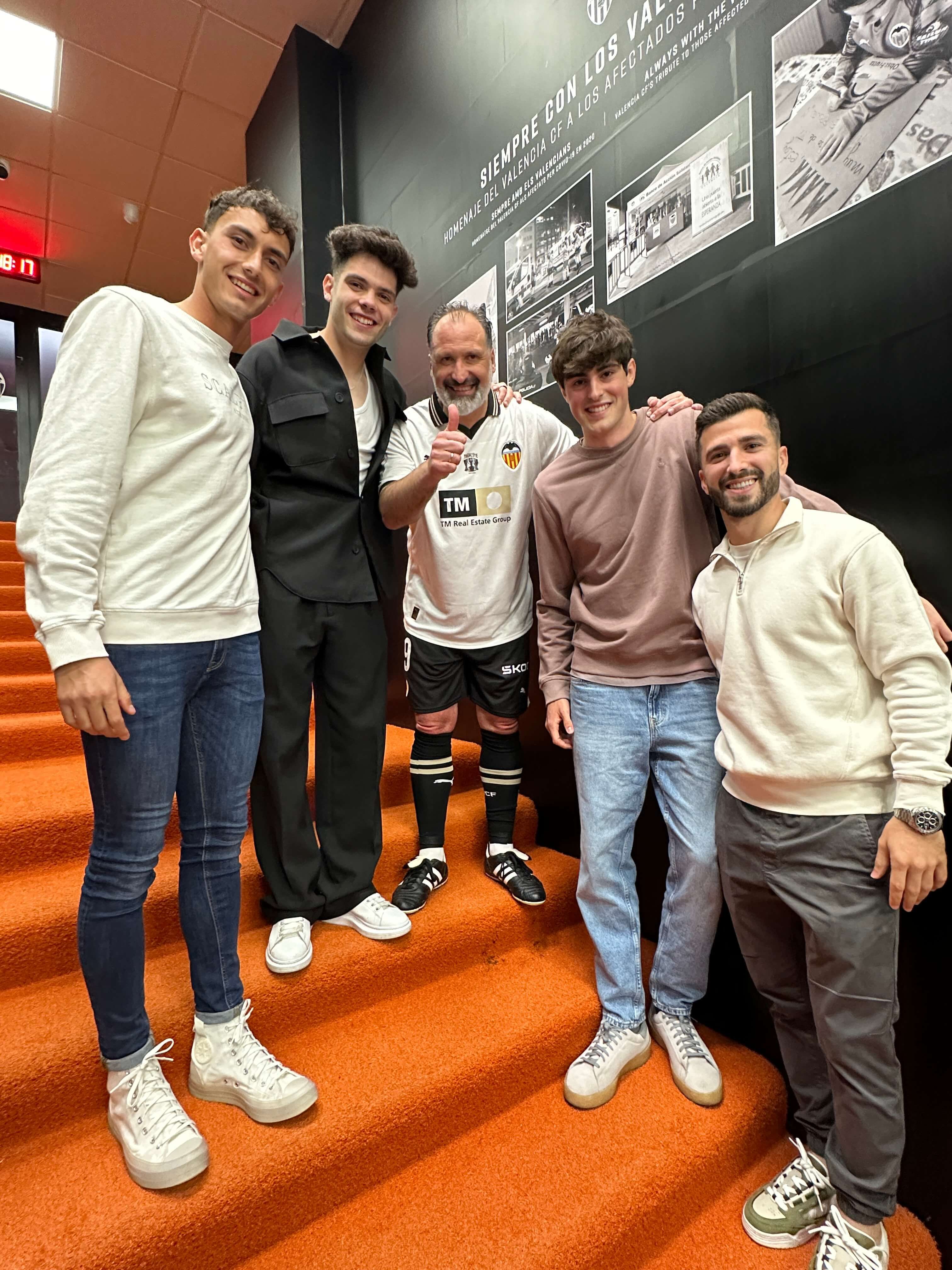 Rufete posa con su hijo, José Gayà, Javi Guerra y Rubén Iranzo.