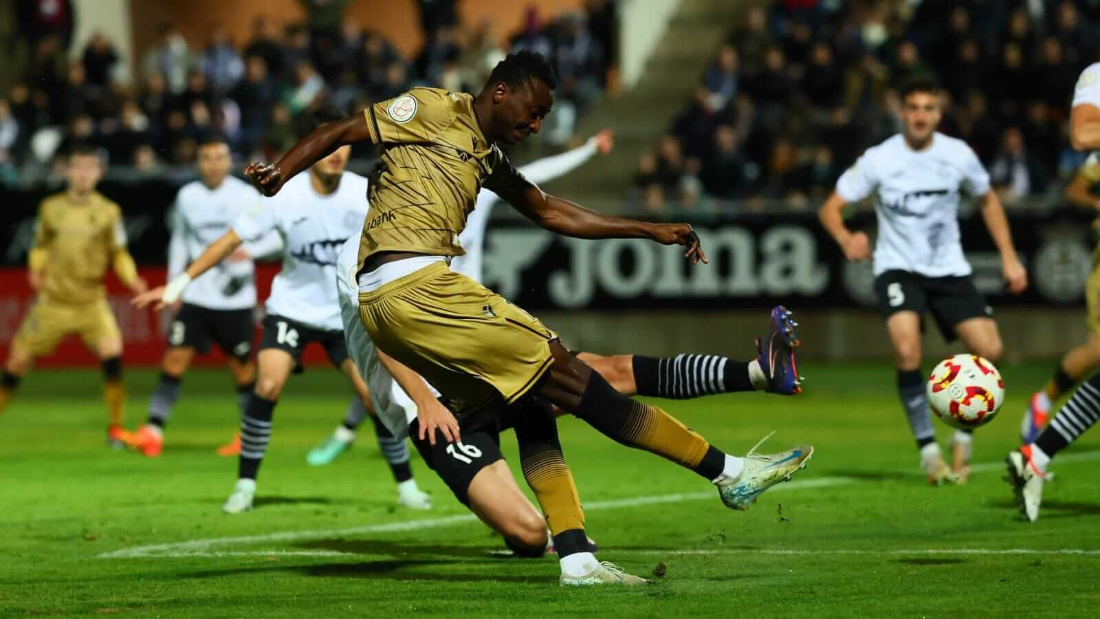  Sadiq Umar jugó los 90 minutos en Cuenca.