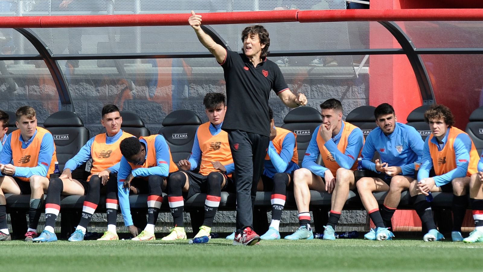 Patxi Salinas ante el CD Tudelano en Lezama.
