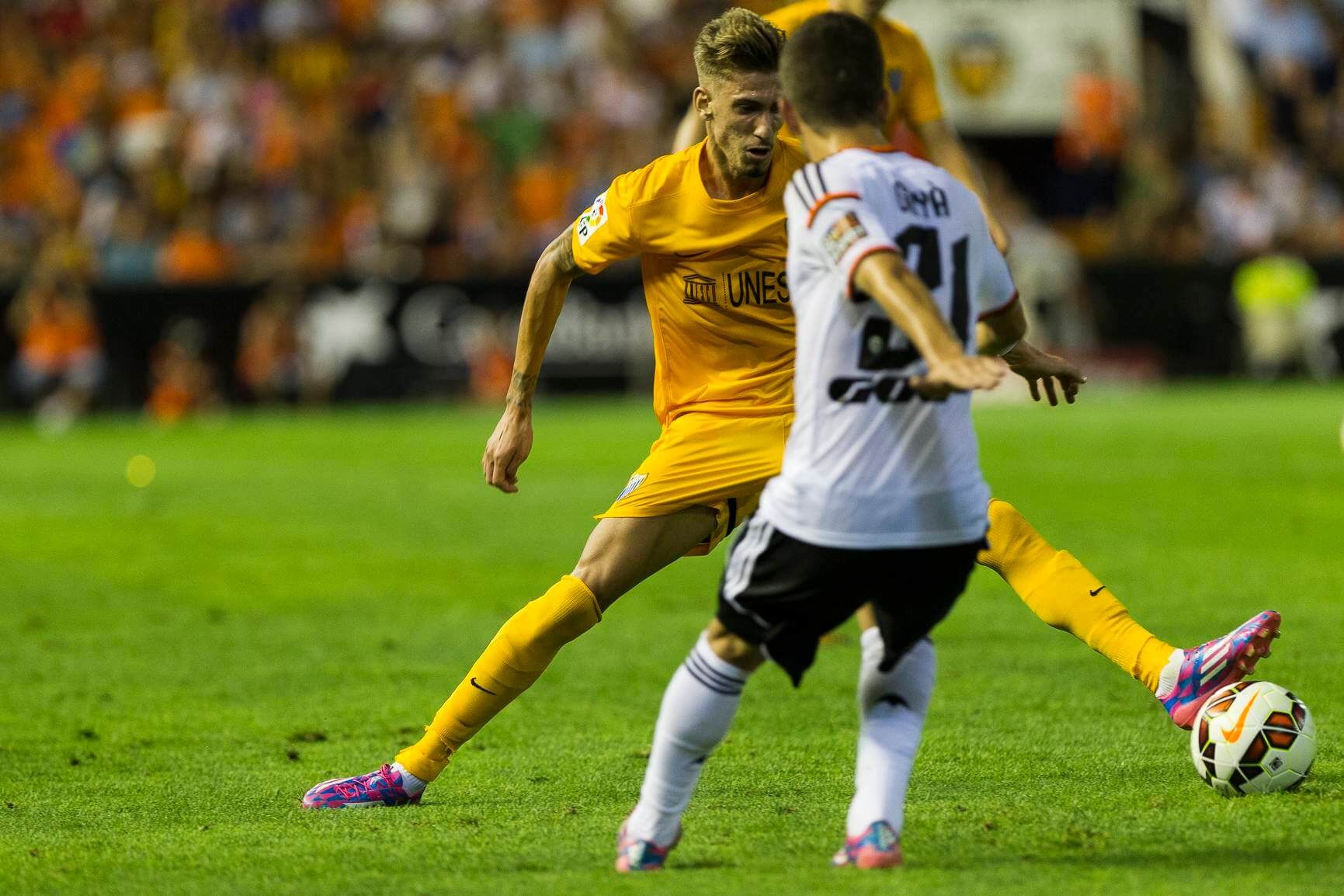  Samu Castillejo, en su etapa en el Málaga CF, ante el Valencia CF.