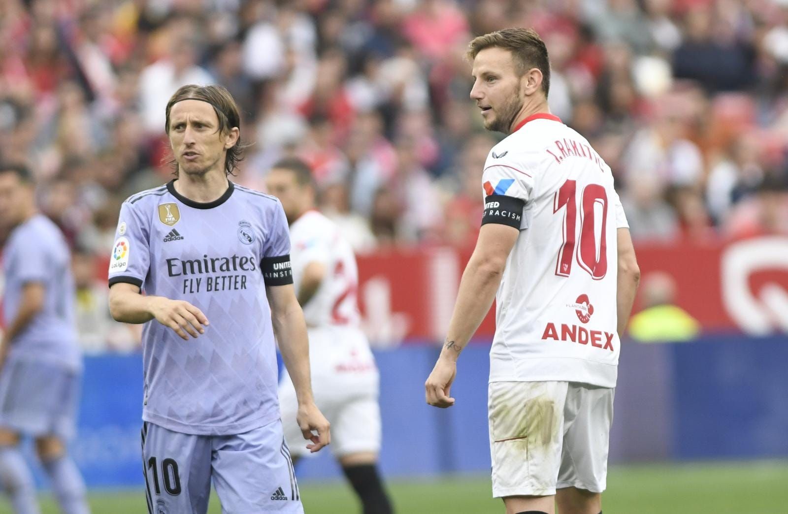 Luka Modric e Ivan Rakitic, durante un Sevilla-Real Madrid.