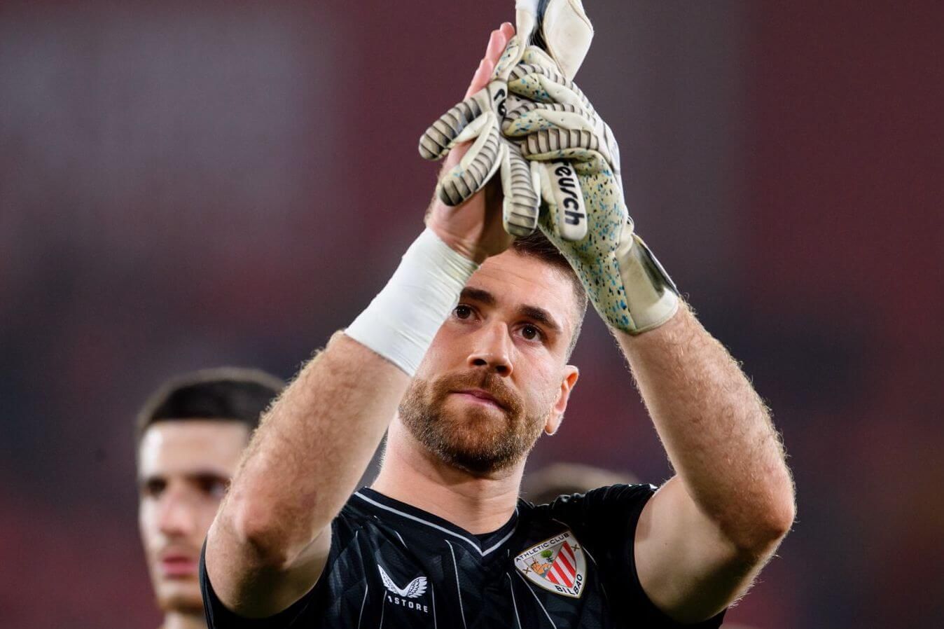  El guardameta internacional Unai Simón quiere lograr en Vallecas su primer Trofeo Zamora.