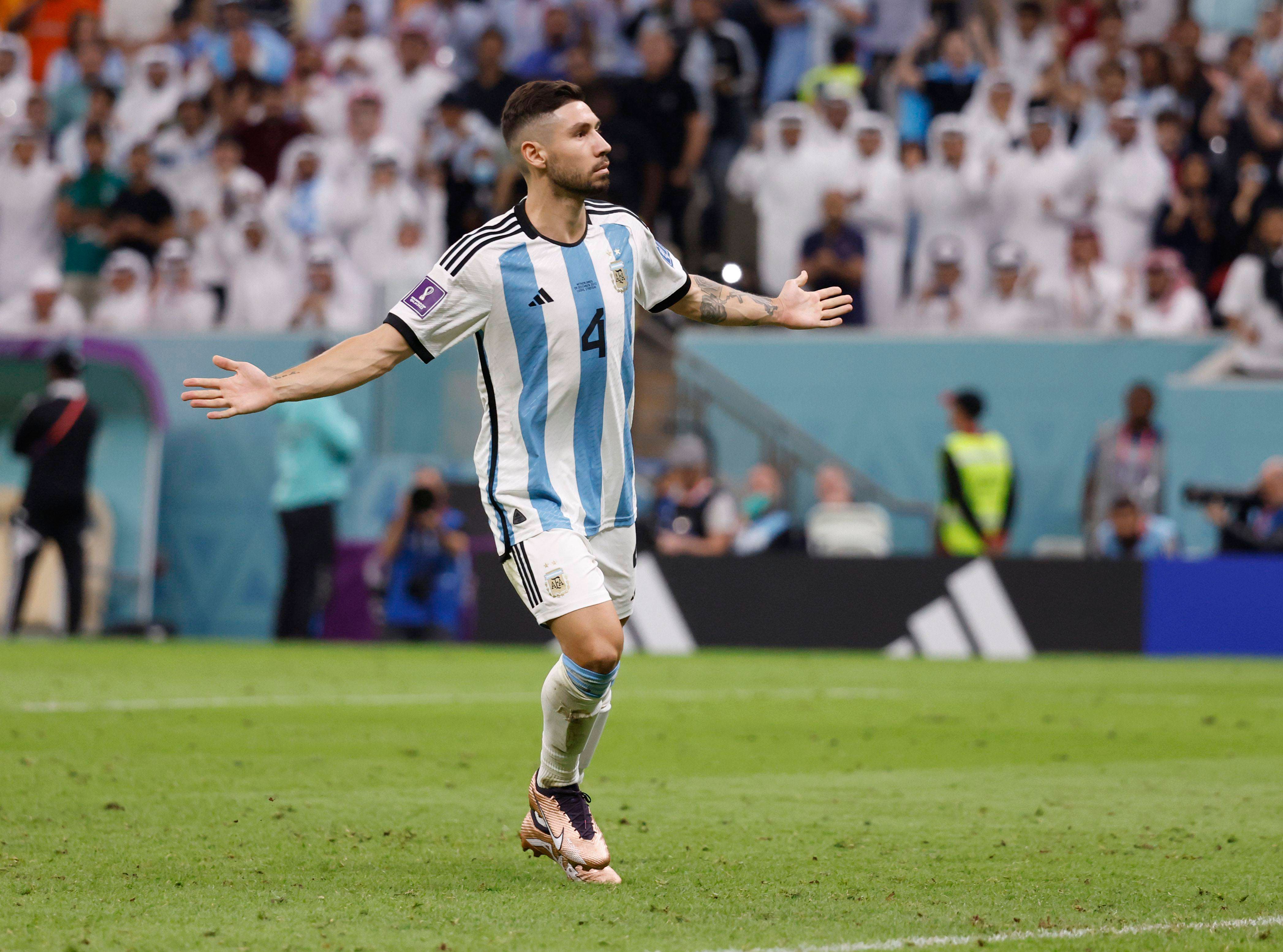 Montiel celebra un penalti marcado en el Mundial de Qatar 2022.