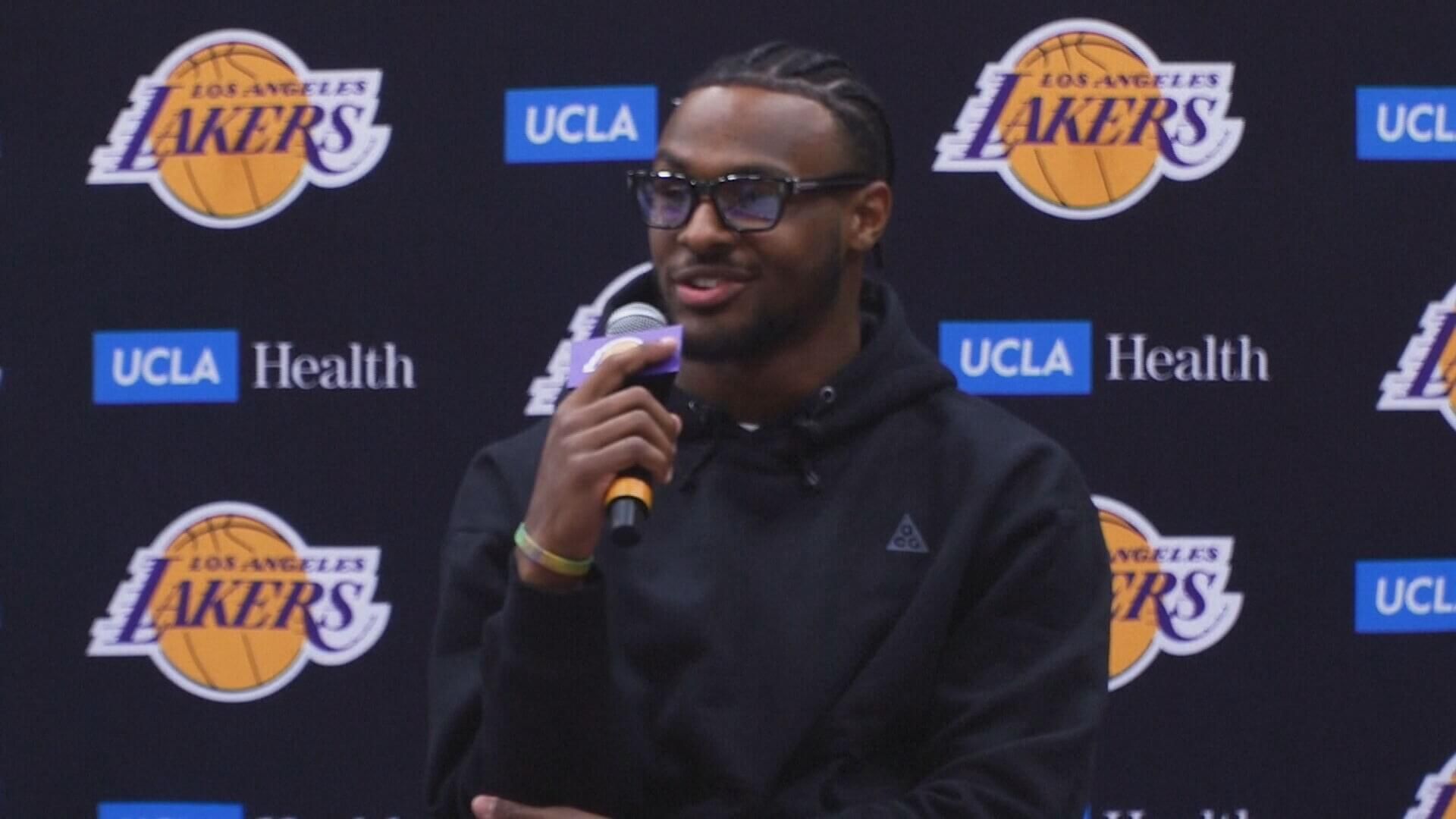  Bronny James durante su presentación