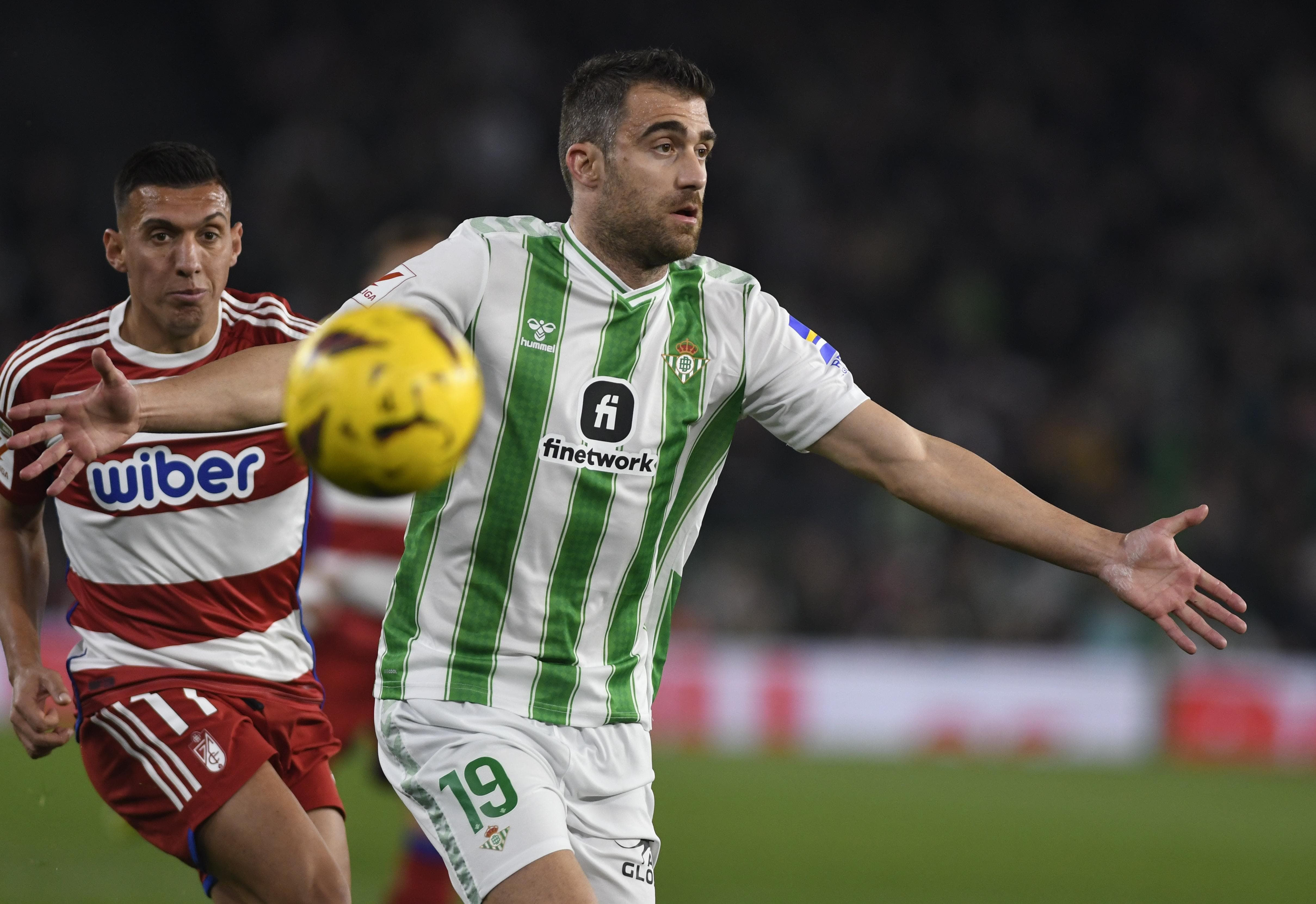  Sokratis ante el Granada