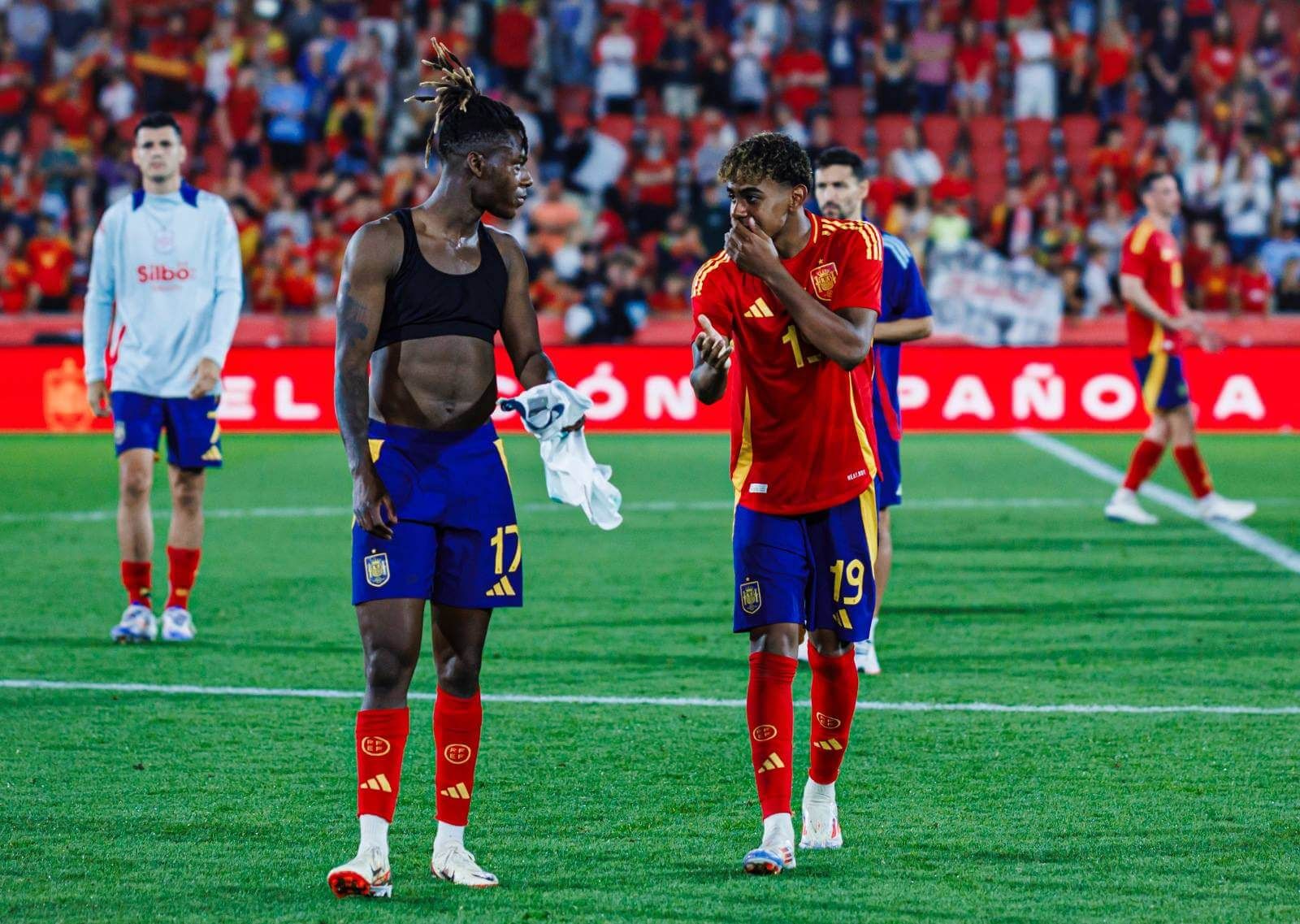 Lamine Yamal y Nico Williams con la Selección Española (Cordon Press)
