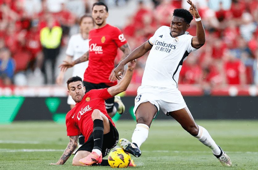  Tchouaméni disputando un balón en el Mallorca-Real Madrid.
