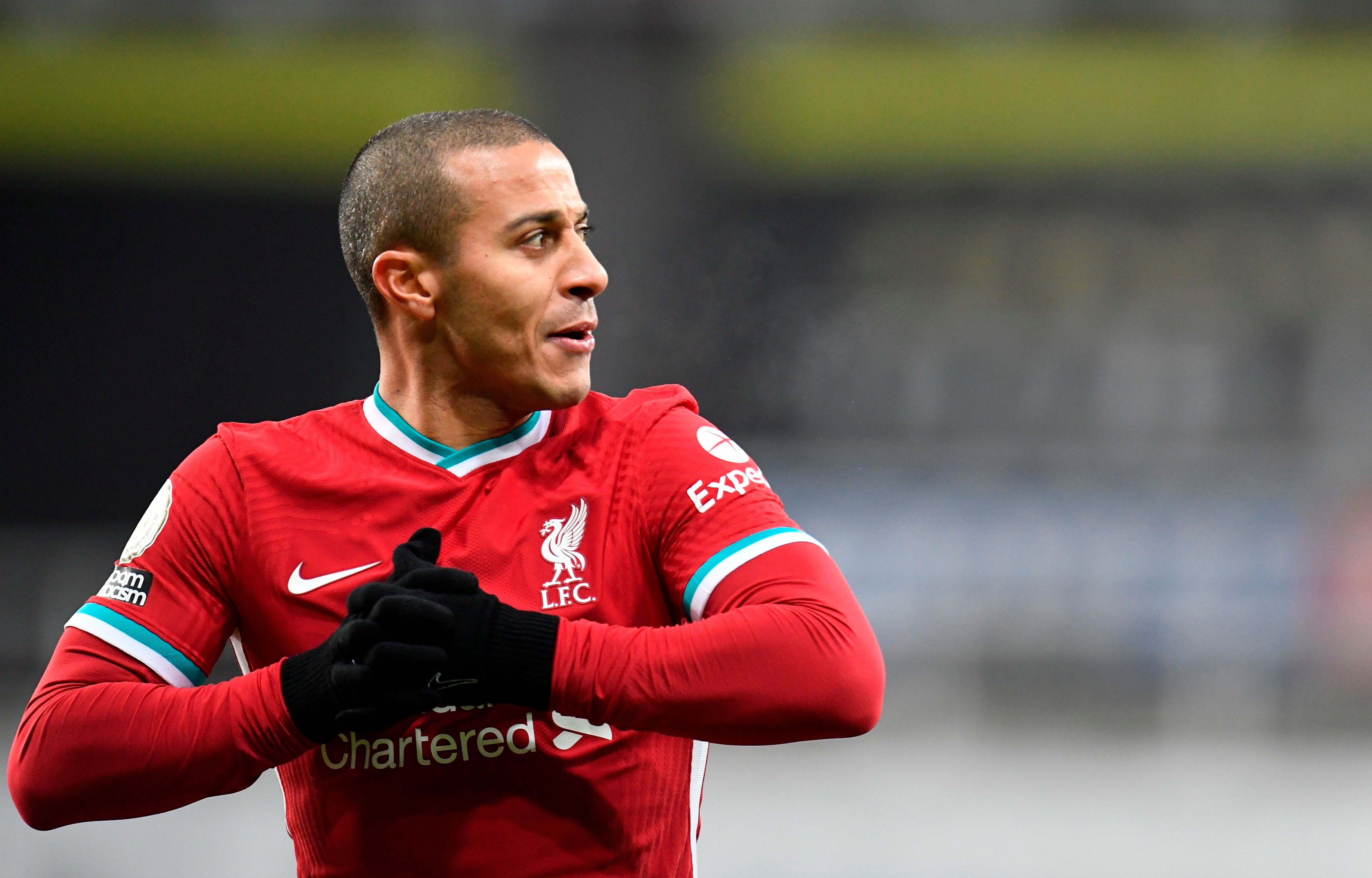  Thiago Alcántara, durante un partido con el Liverpool.