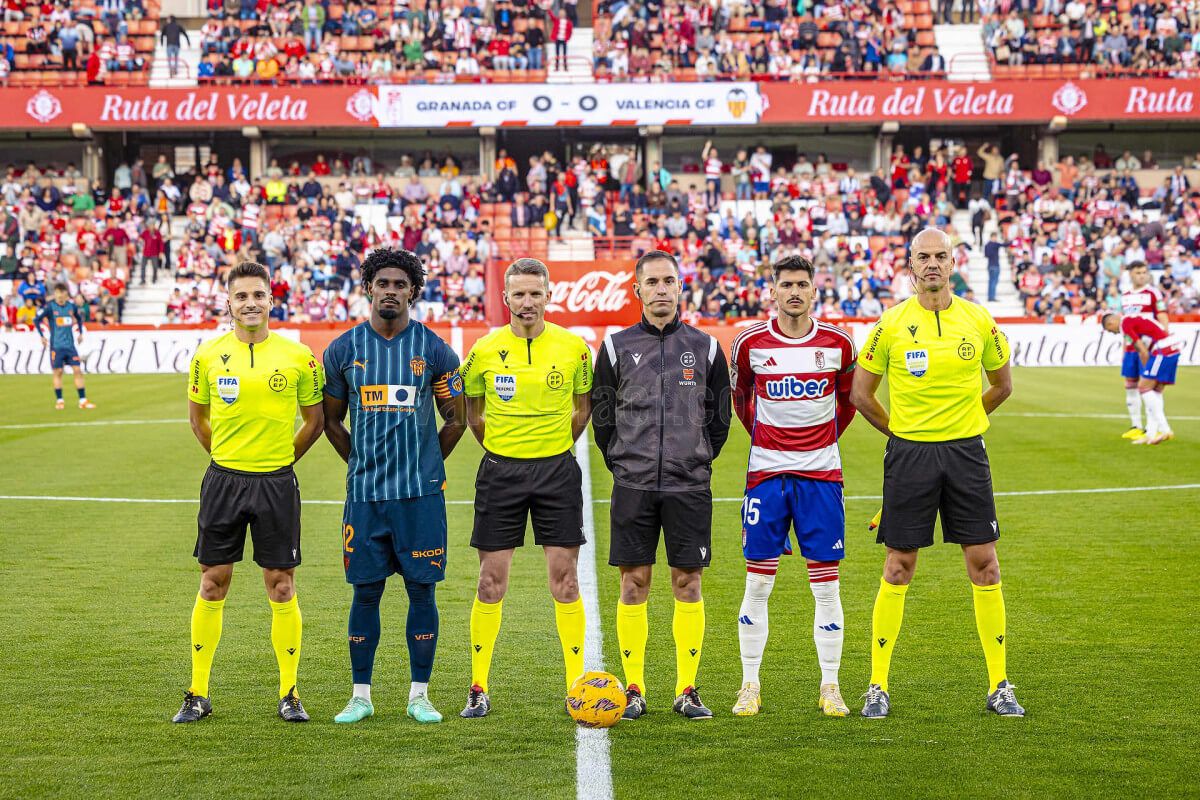 Thierry Correia actuó como primer capitán ante el Granada CF.