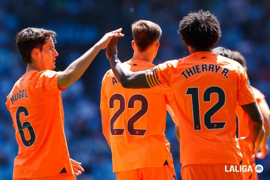 Thierry Correia celebra el gol del Valencia CF al Celta de Vigo.