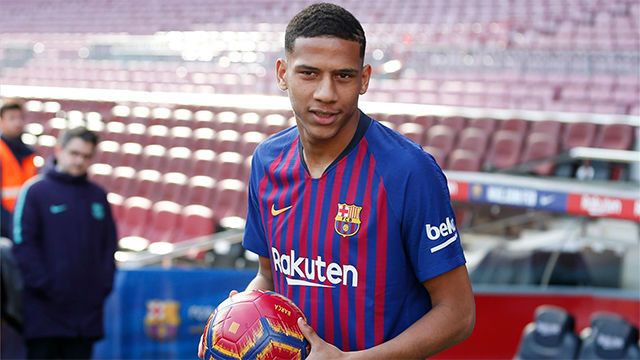 Jean-Clair Todibo, en su presentación con el Barça.
