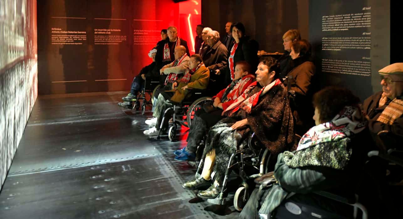  Ancianos de la Residencia Barandiaran de Durango visitan San Mamés en los Talleres Reminiscencia (