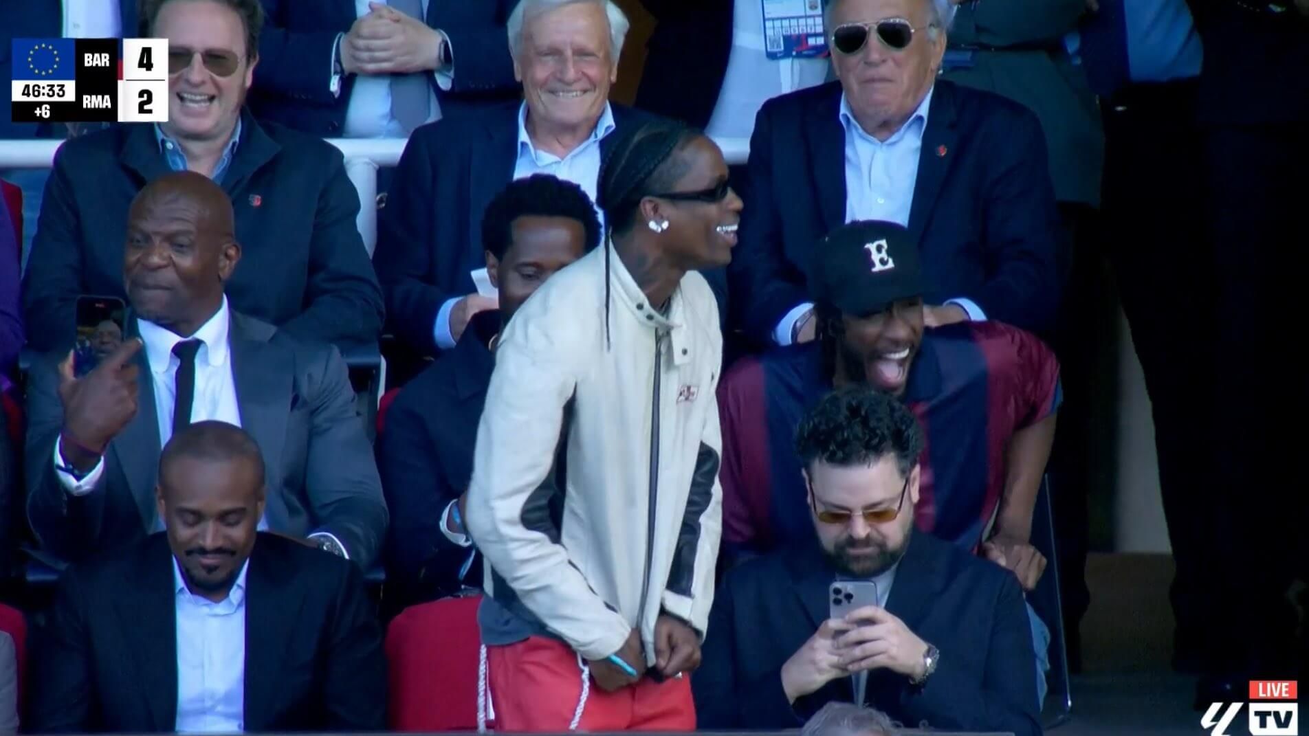  Travis Scott, durante el Barcelona-Real Madrid de Montjuïc.