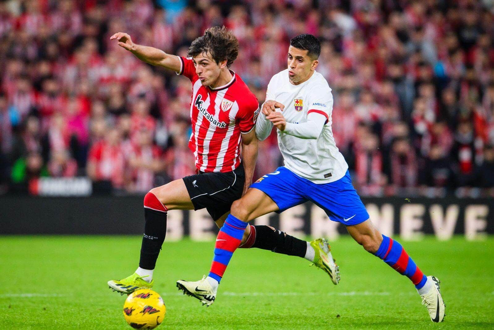  Unai Gómez, en acción ante el Barça este domingo en San Mamés.