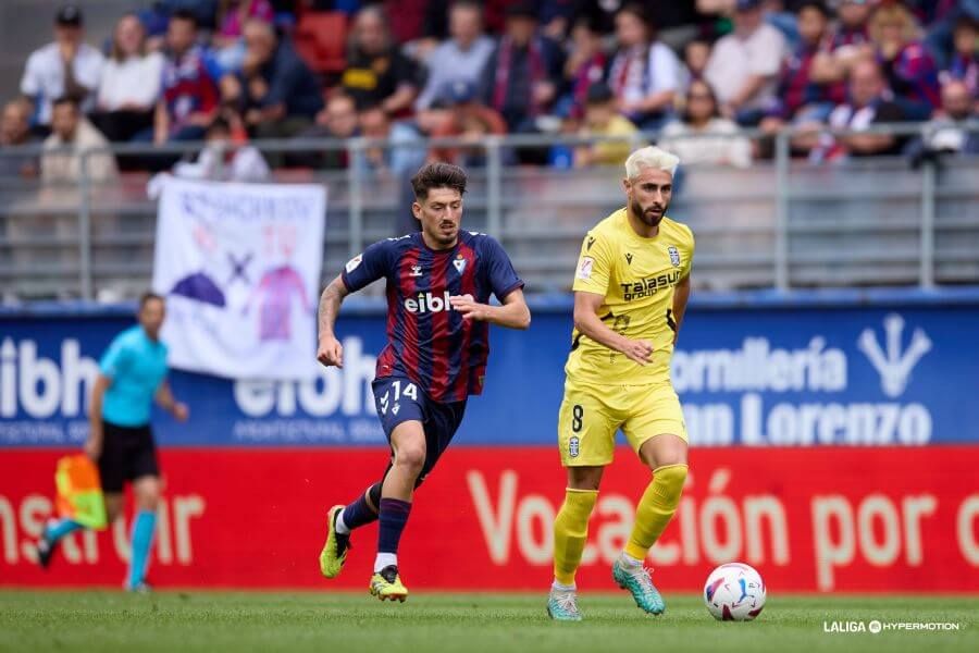  Unai Vencedor, durante un partido con el Eibar esta temporada.