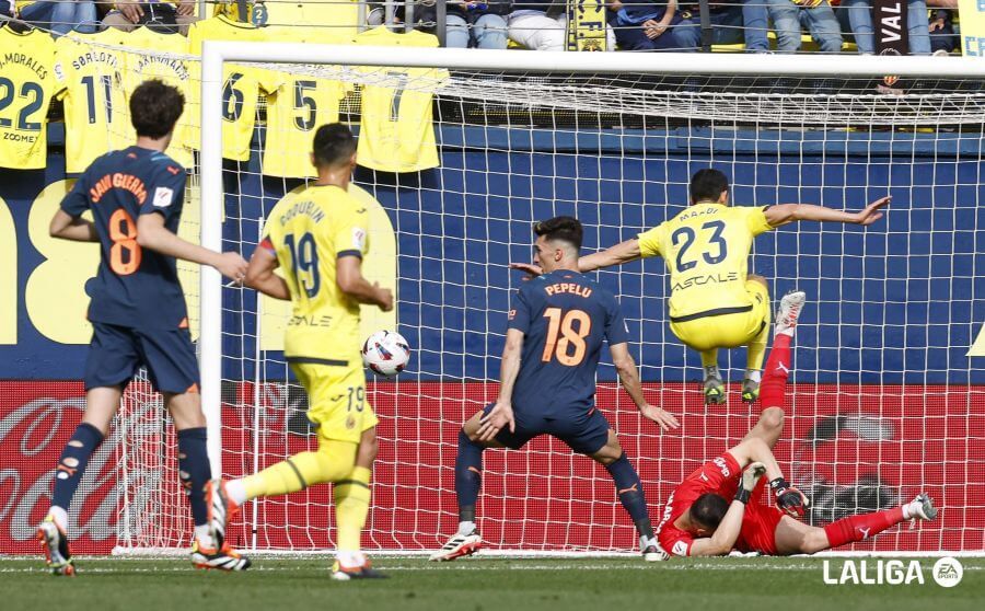 Uno de los paradones de Giorgi Mamardashvili.