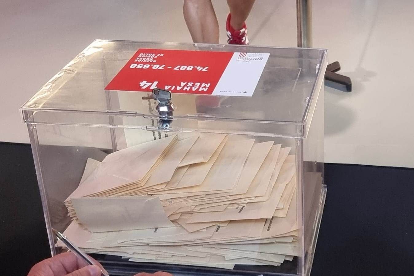 Urnas y votos en las últimas elecciones del Athletic Club, celebradas en el interior de San Mamés.