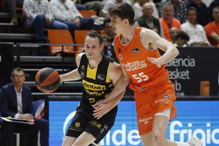 Valencia Basket consigue un sólido triunfo ante Lenovo Tenerife para subir a la cuarta plaza (98-7