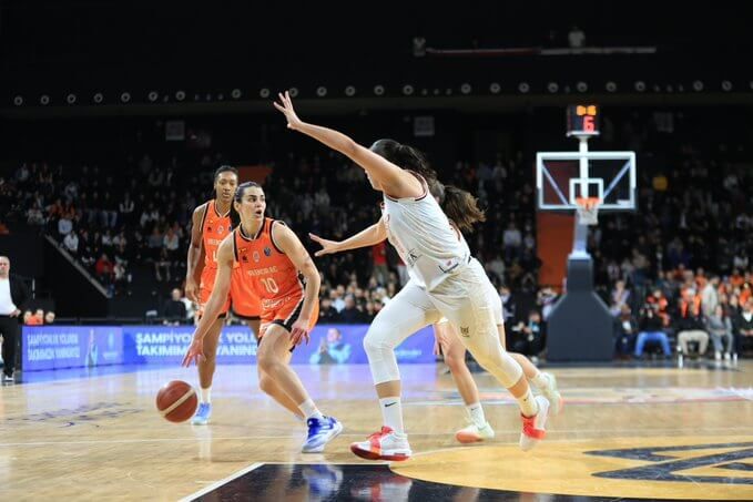 Valencia Basket hace historia y estará en sus primeras semifinales de EuroLeague Women (92-77)