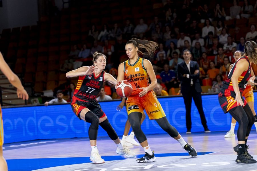Valencia Basket roza el título de la Supercopa pero cae ante Spar Girona (Foto: Alberto Nevado / F