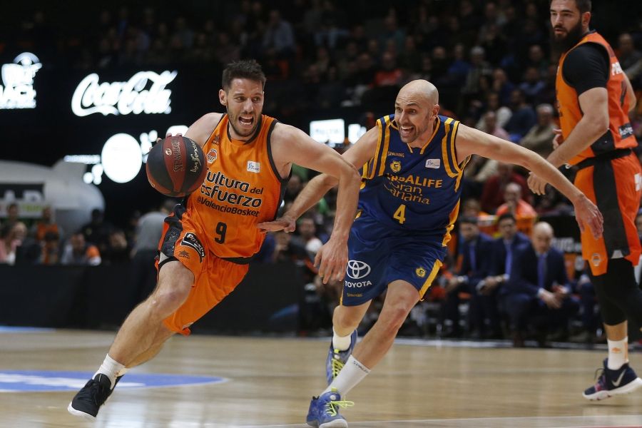 Sam Van Rossom con el balón.