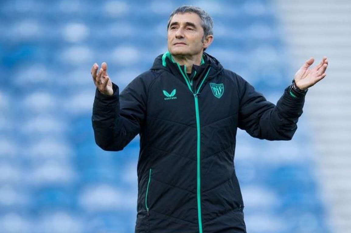  Instrucciones de Ernesto Valverde en Ibrox, campo del Rangers; el mister sólo ha renovado hasta 2026.