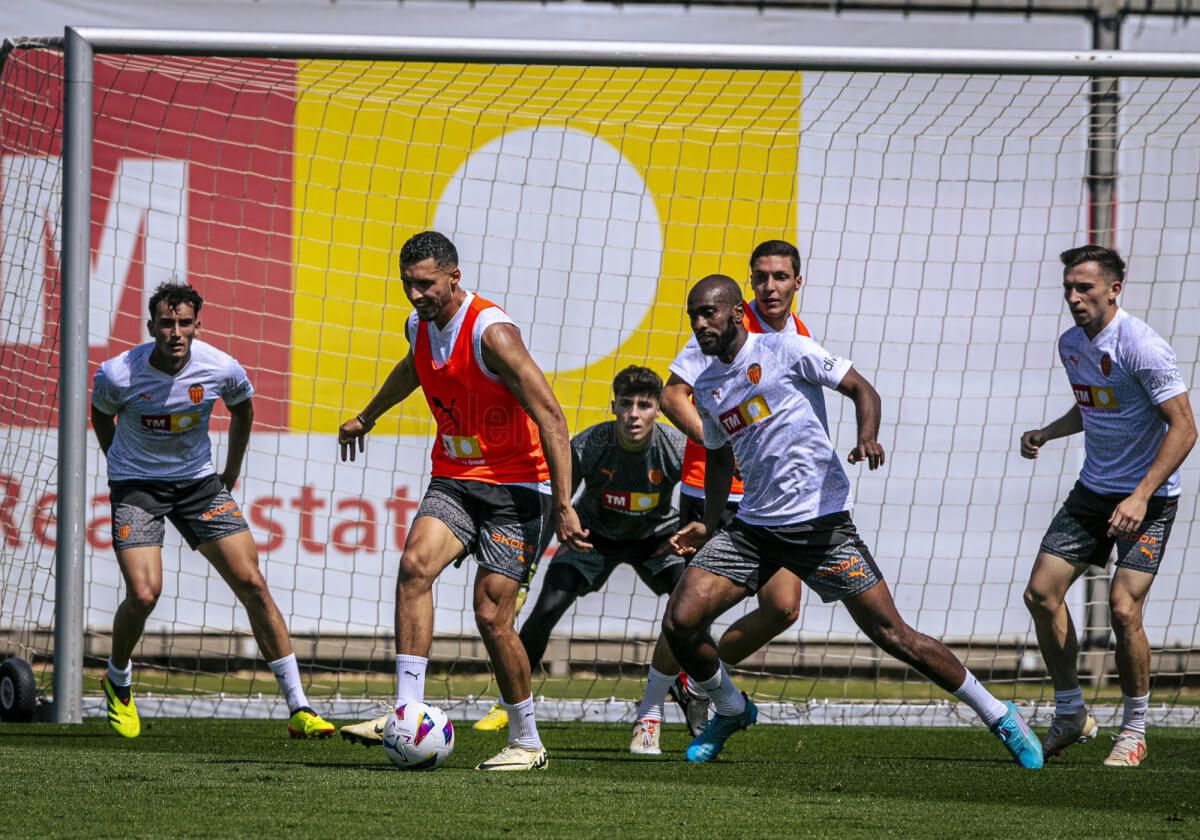  Vicent Abril con el primer equipo