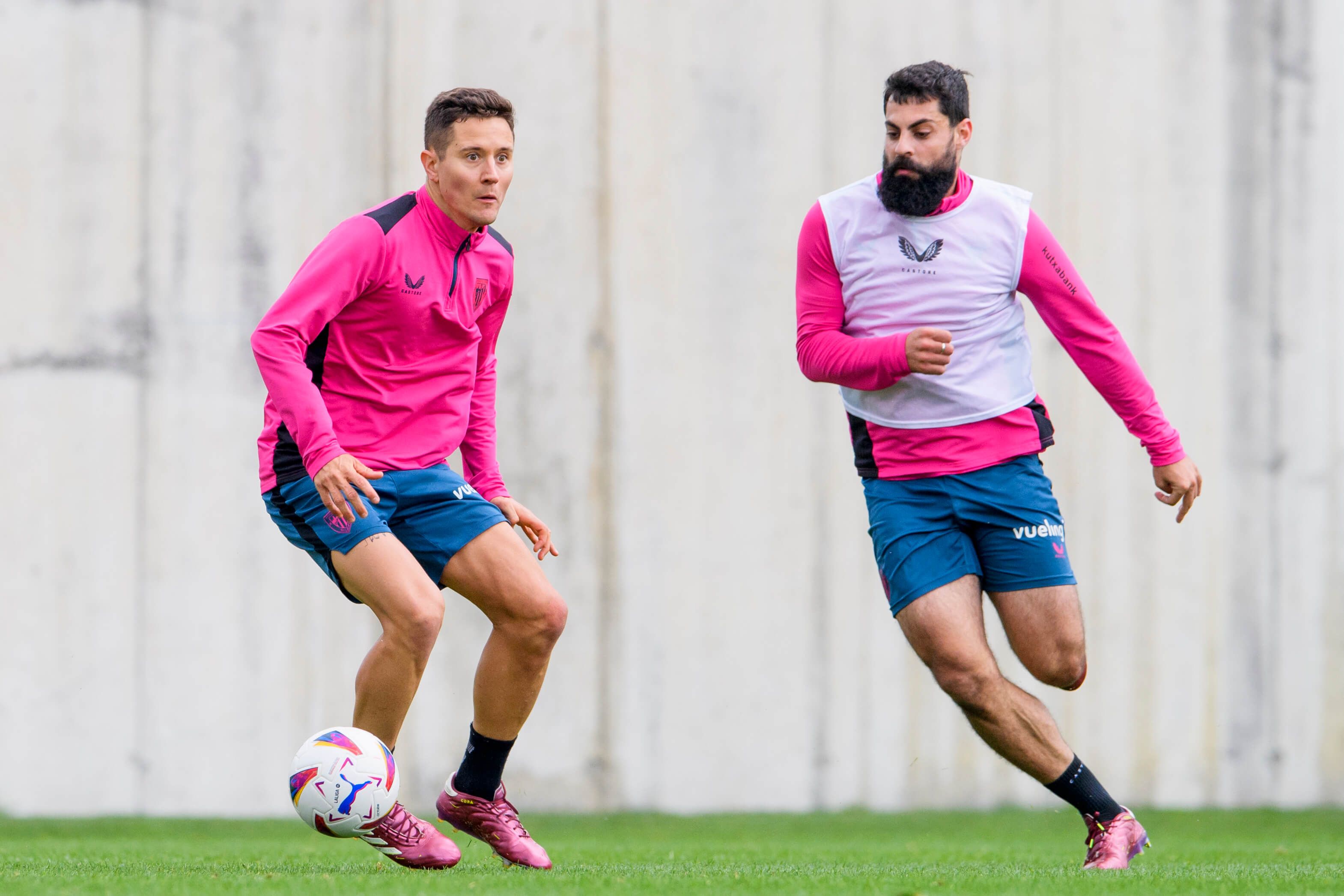  Ander Herrera y Asier Villalibre se entrenan esta semana en Lezama antes de recibir a Osasuna.
