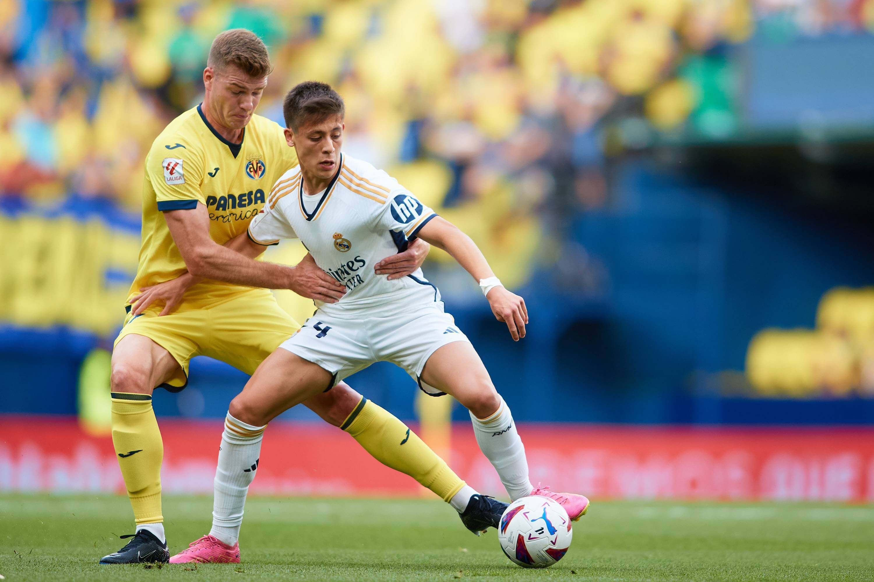  Arda Güler y Alexander Sorloth, durante el Villarreal-Real Madrid.