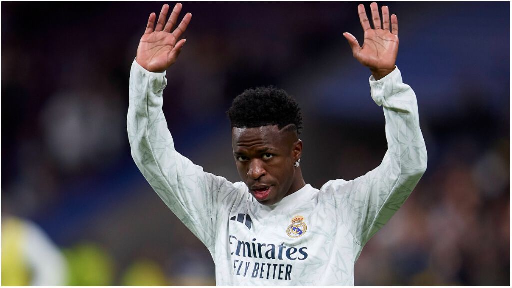  Vinicius en el calentamiento del Clásico (Cordon Press)