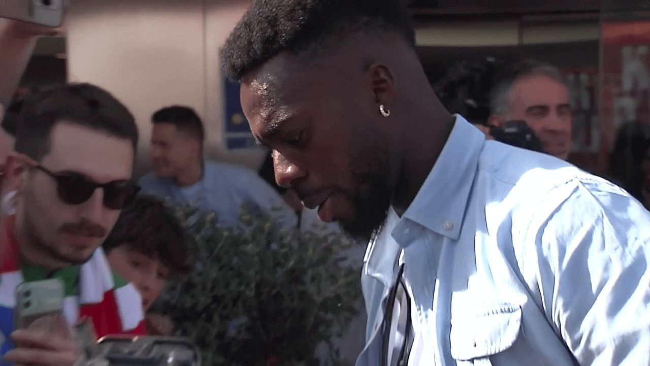 Iñaki Williams en la llegada del Athletic a Sevilla (Fuente: ElDesmarque)