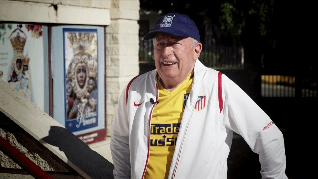 El padre Andrés, atendiendo a las cámaras de ElDesmarque