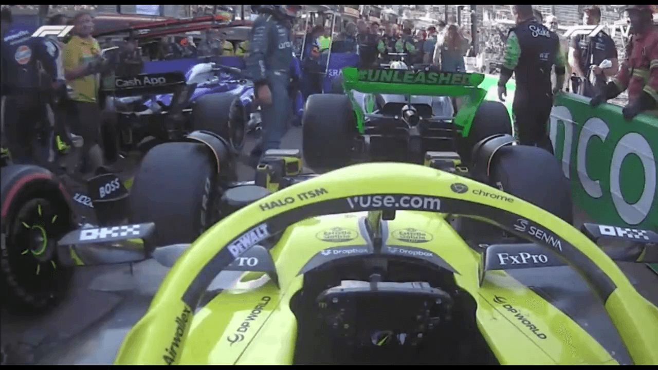  Fernando Alonso revisa los monoplazas rivales (F1)