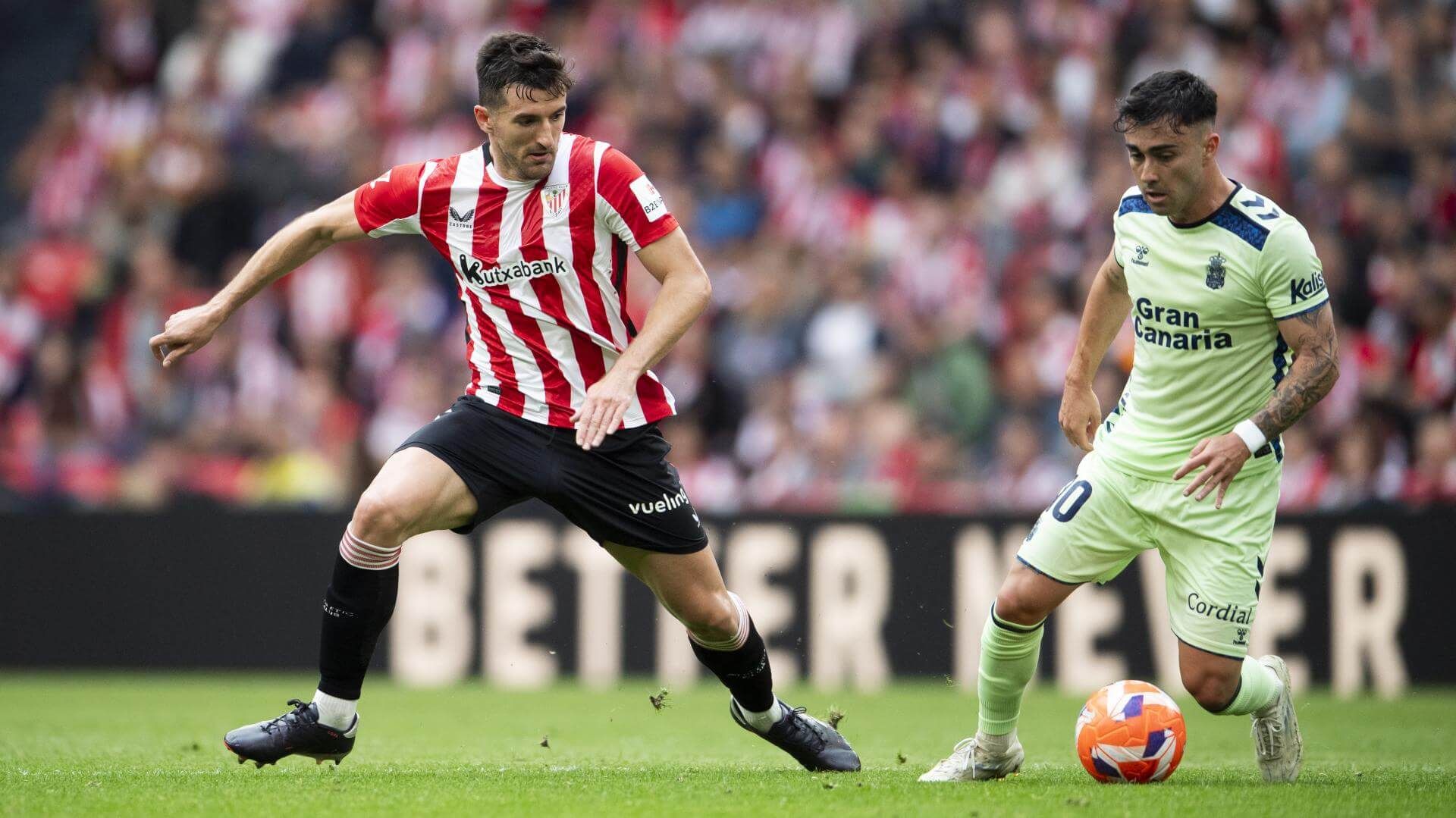  Dani Vivian en acción ante Las Palmas en San Mamés.