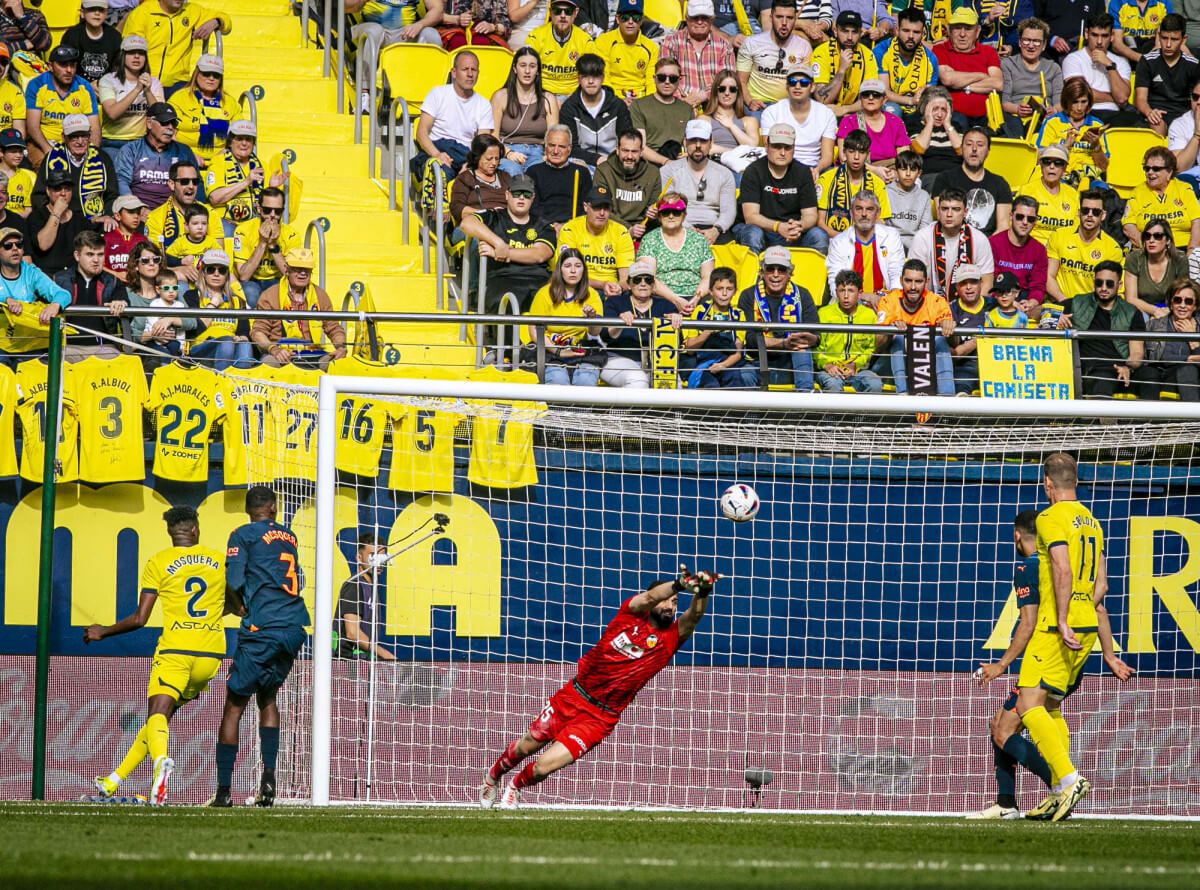 Mamardashvili hace una parada en el Villarreal CF - Valencia CF